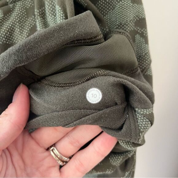Lululemon Ready to Rulu Jogger 29"
Heritage Camo Dark Olive Green Twill - Picture 10 of 13